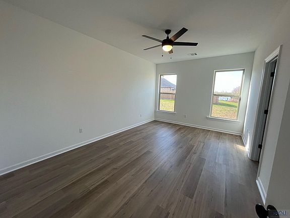 4th image of 230 Pond Dr