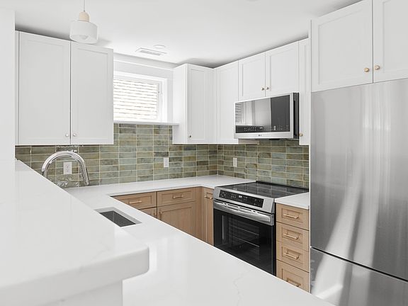 3rd image of 577 Franklin St APT 2