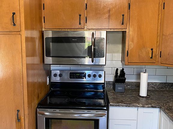 4th image of 3851 Dewey Ave #6