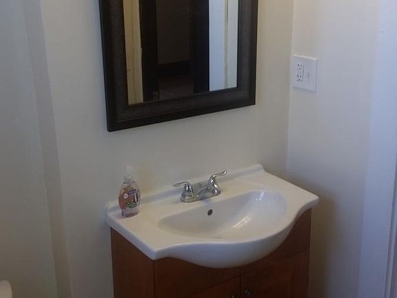 3rd image of 658 Derby Ave