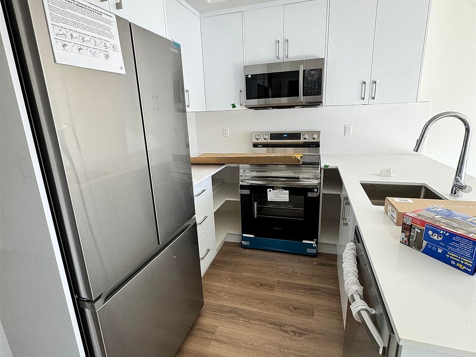 1st image of 15739 Fraser Hwy #305