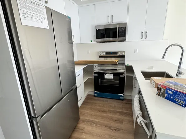 15739 Fraser Hwy #305, Surrey, BC V4N 0Y6