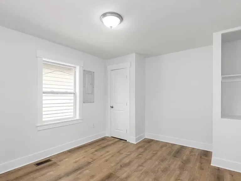 207 S 11th St — Photo 10