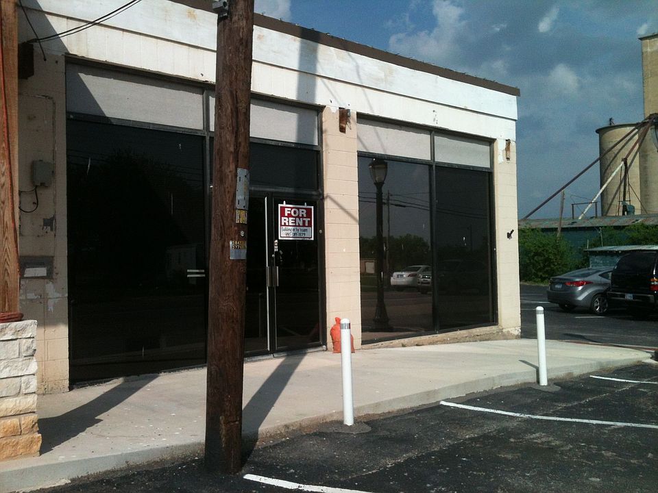 2nd image of 102 W McCart St