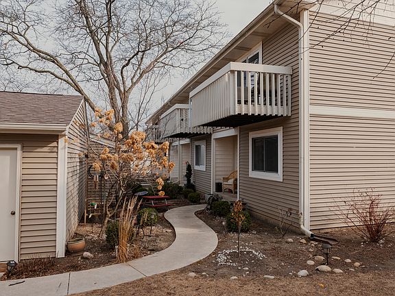 3rd image of 217 Chesapeake Ct