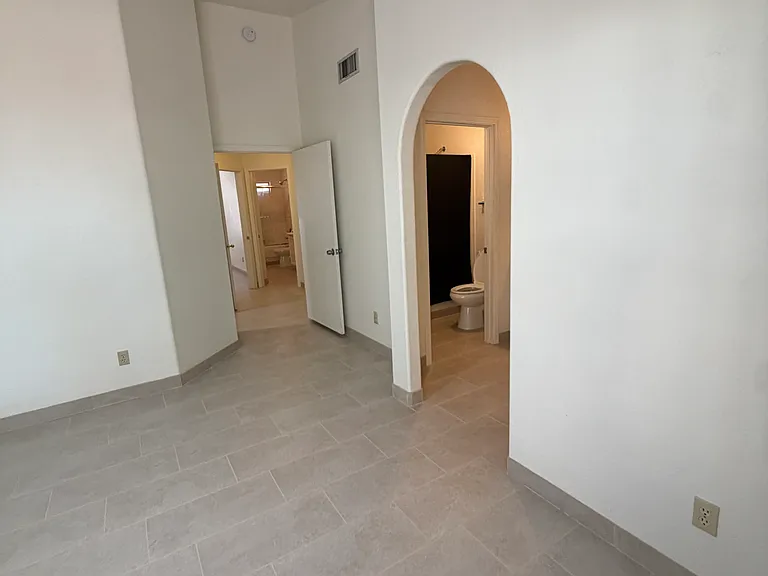 2534 S Perillo Dr — Photo 36