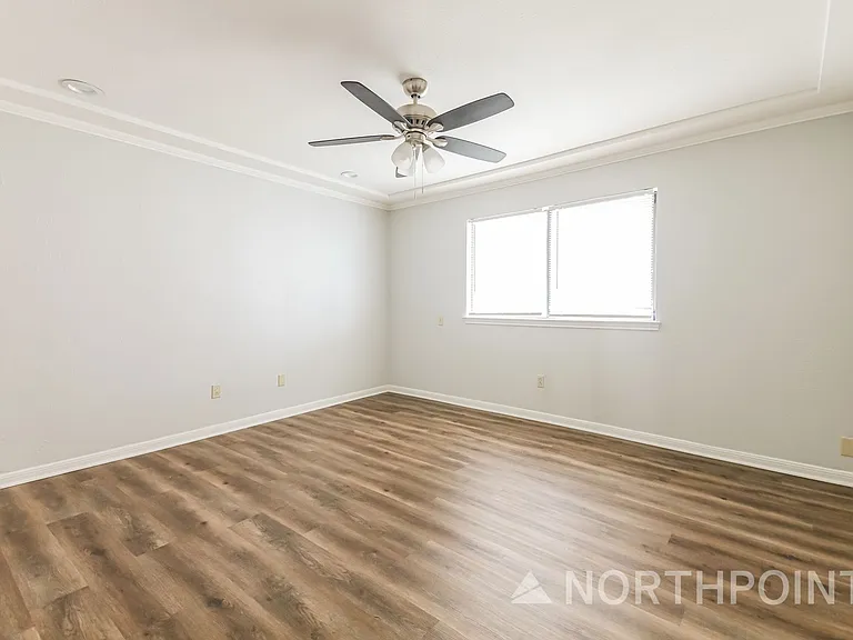 1706 Saint James Dr — Photo 10