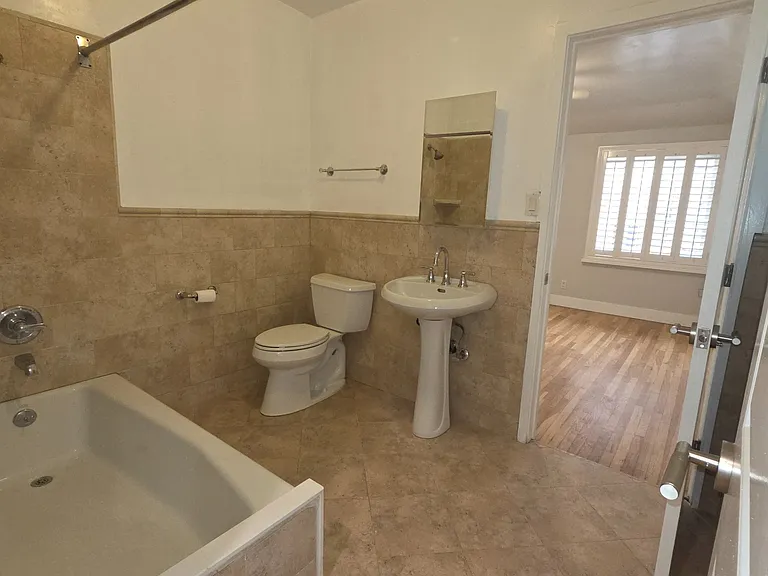 418 S Roxbury Dr #418 — Photo 20