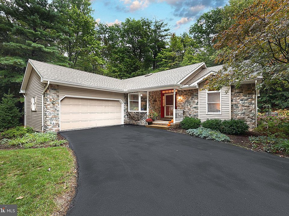 1st image of 47 White Pine Dr