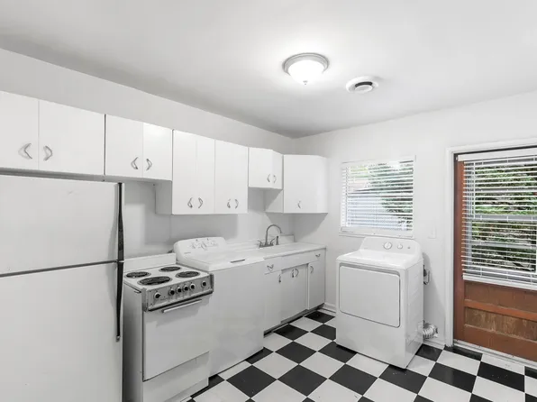 Saint Charles, 1420 18th St SW #A, Birmingham, AL 35211