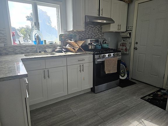 4th image of 30 Clifton Ave