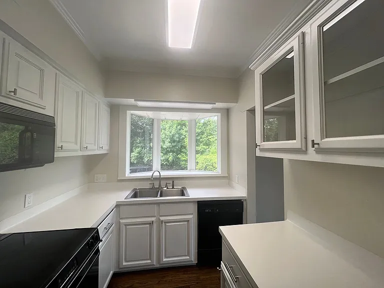 1503 Stanford Ave — Photo 6