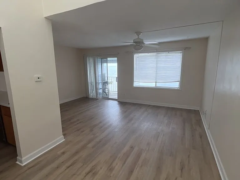 101 Old Ferry Rd — Photo 5