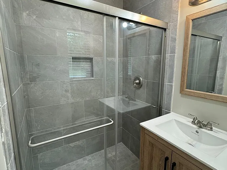 2434 Oxford Dr — Photo 34