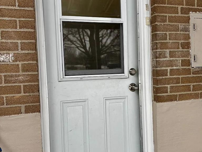 736 Sunnypoint Dr #B — Photo 2