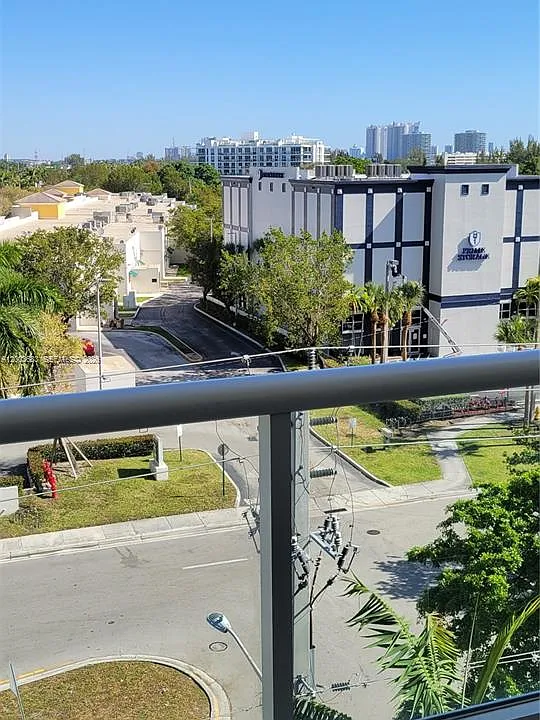 13499 Biscayne Blvd #511