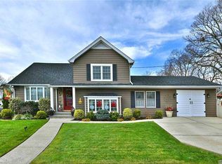 45 Poplar St, Massapequa, NY 11758