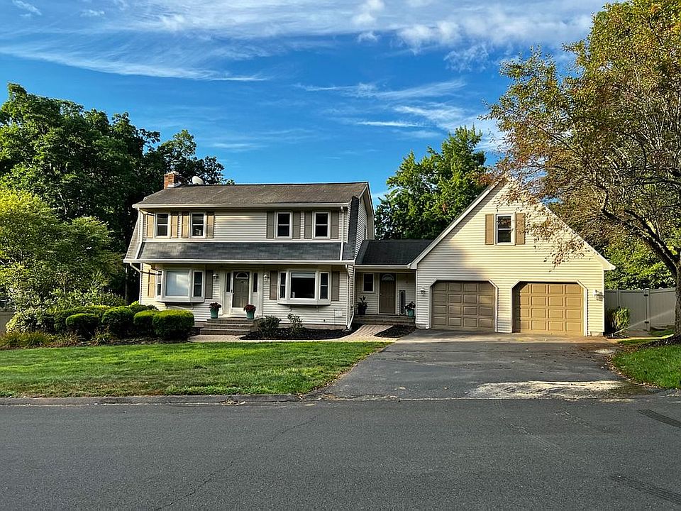 1st image of 10 Dogwood Ln