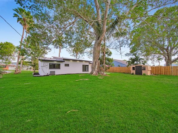 8507 Chatham St, Fort Myers, FL 33907