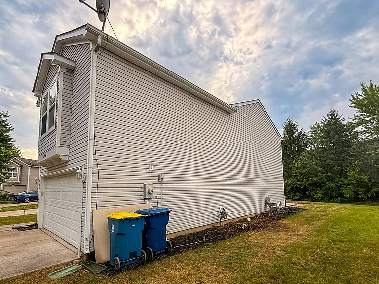 12754 Crescent Dr — Photo 2