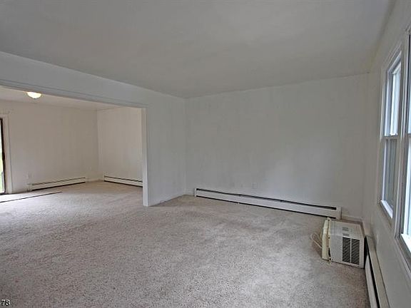 5th image of 427 Deerfield Ln