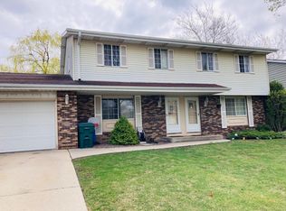 4376 Skylark Ln #4378, Greendale, WI 53129