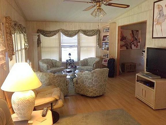 4th image of 117 Sugar Maple Ave