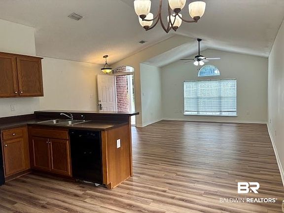 3rd image of 7343 Franklin Square Ct