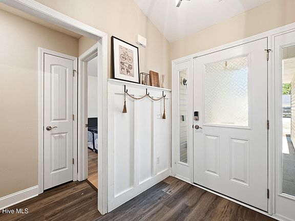 5th image of 9302 Straightway Drive NE