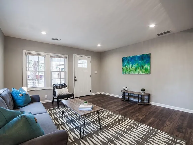 132 Stafford St NW — Photo 5
