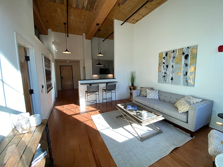 Lincoln Lofts — Photo 42