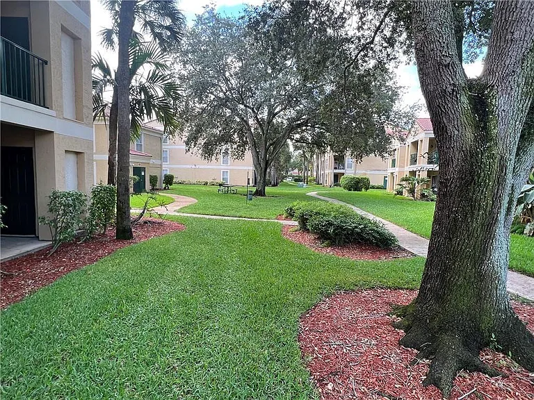 875 Riverside Dr #725 — Photo 20