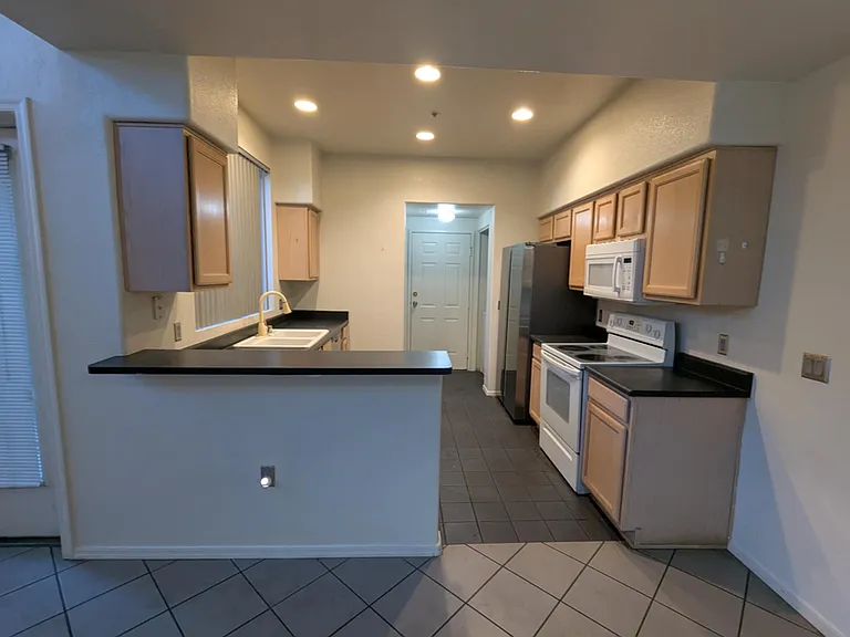 1445 E Broadway Rd #122 — Photo 6
