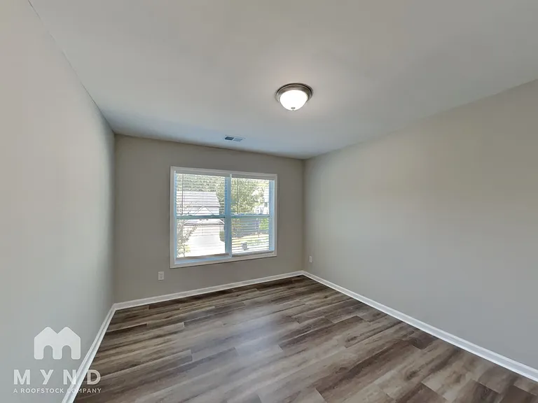 2250 Village Green Dr — Photo 18