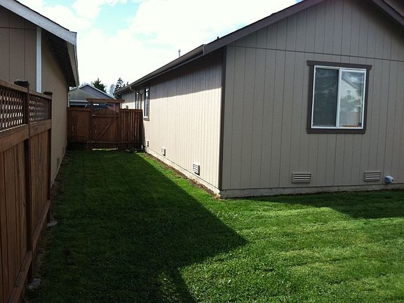 5th image of 10233 59th Dr NE