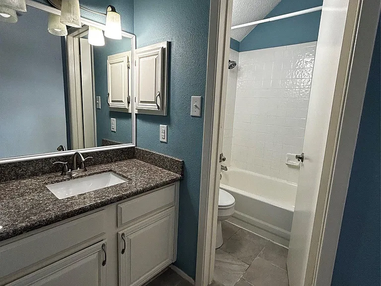 708 Graham Pl #208 — Photo 9