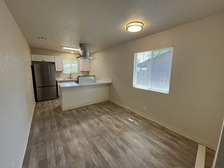 6415-6417 San Stefano St — Photo 42
