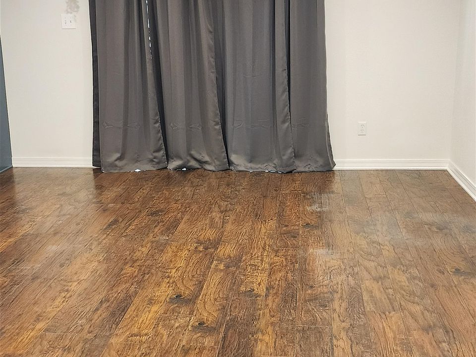 2nd image of 2704 Shamrock St