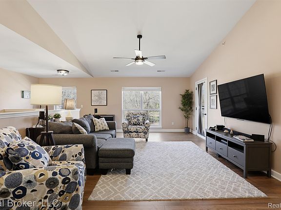4th image of 29717 Nottingham Cir