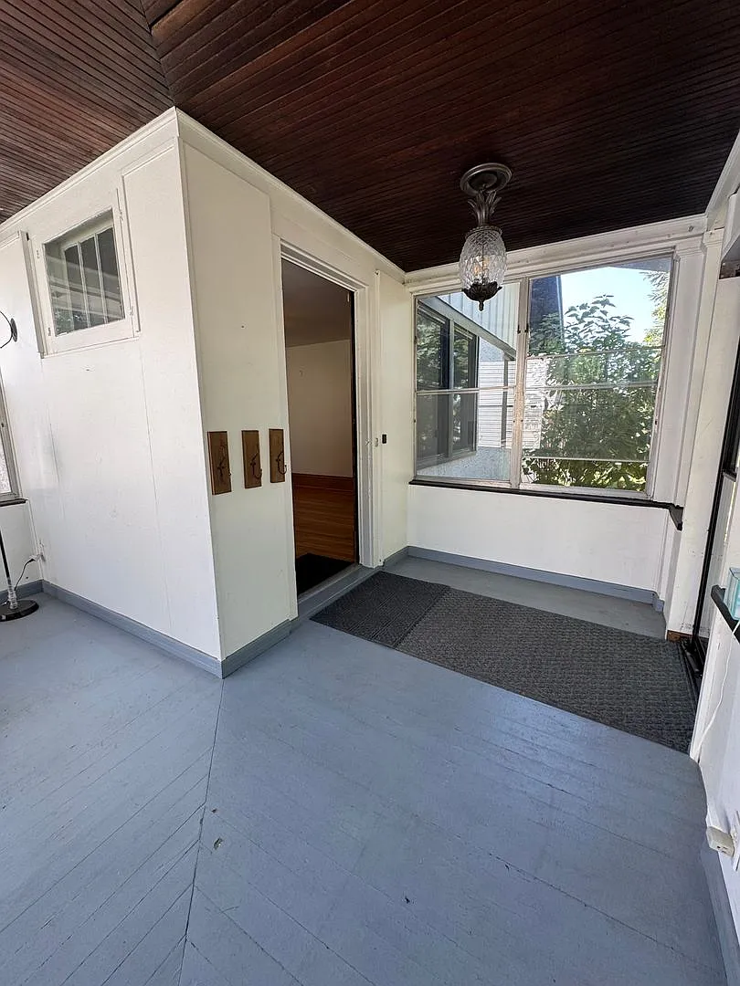 Available Now! Charming 4 Bedroom, 2 Bathroom Home Located in Between Mac-Groveland and Highland ... — Photo 4