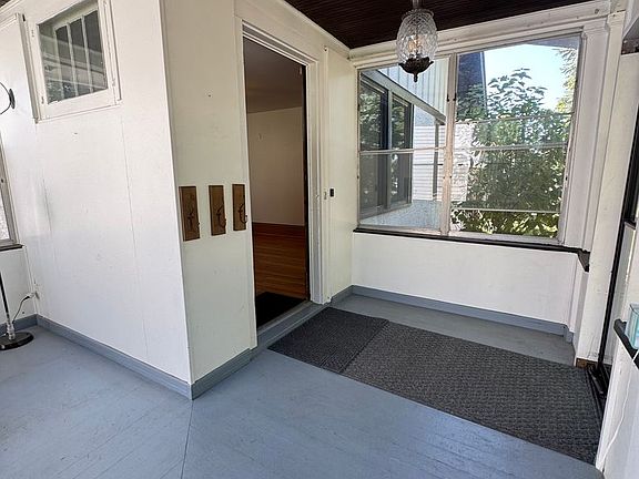 4th image of 2096 Randolph Ave