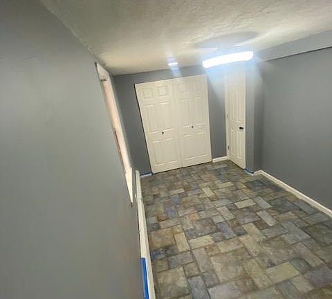 5th image of 218 Betts Ave #1