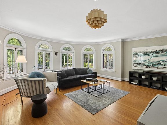 4th image of 1114 Dobson St