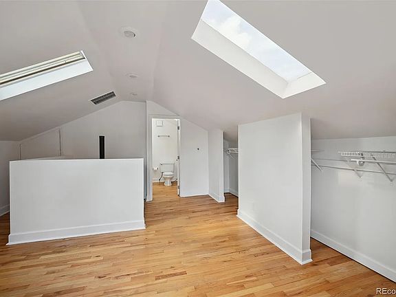 4th image of 253 N Lincoln St #3