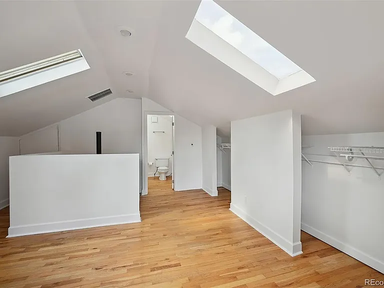 253 N Lincoln St #3 — Photo 4