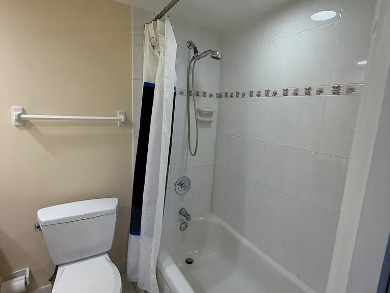 55 SE 14th St #107 — Photo 7