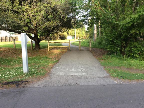 an entrance to the Greenway