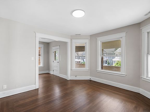 5th image of 216 Delaware Ave APT 1
