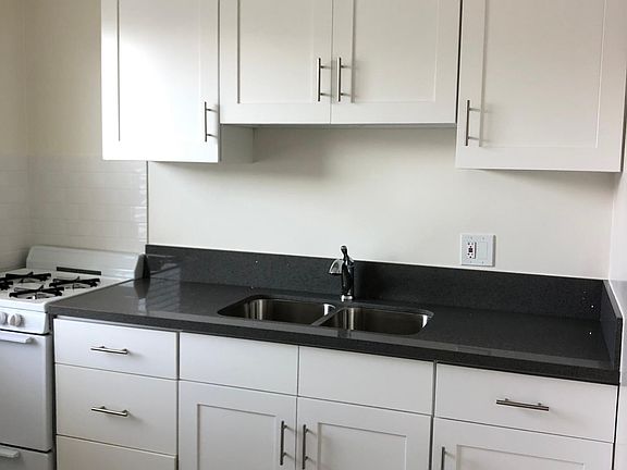 2nd image of 2890 Leeward Ave #0