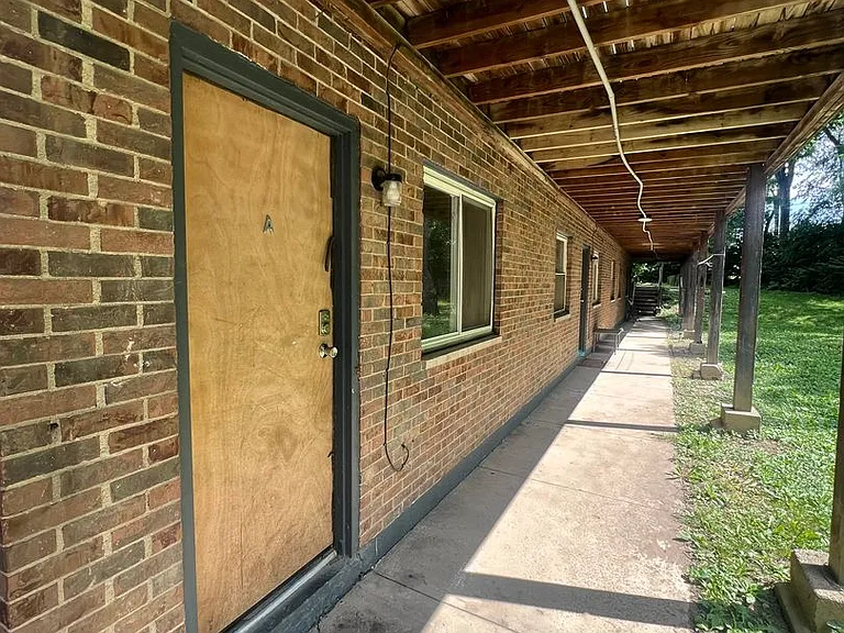 189 W Patterson Ave — Photo 3